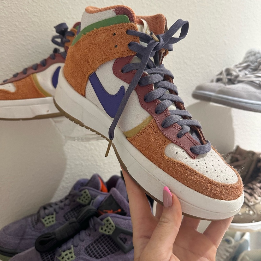 Nike high top dunks.